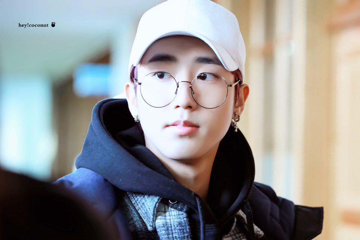180206 창빈 졸업식 💜💜
#한지성 #Hanjisung #스트레이키즈  #StrayKids