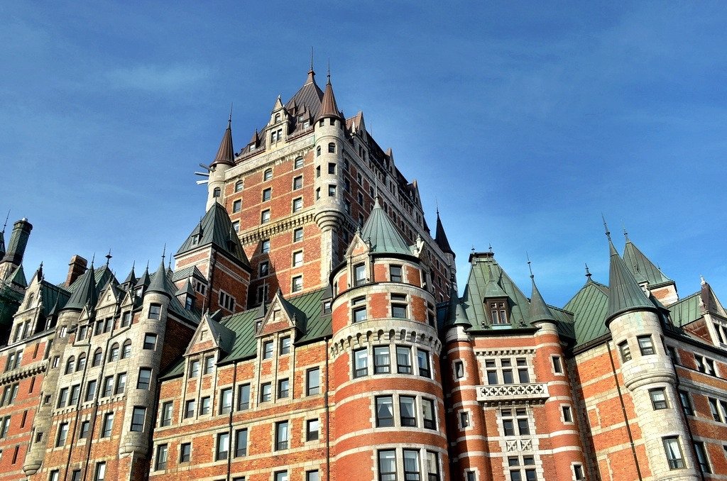 Compare copper with the materials favored by us moderns: dirty, non-sustainable, difficult to recycle and plain ugly. A copper roof is something that you won't just hand down to your children, but to your great grand children.