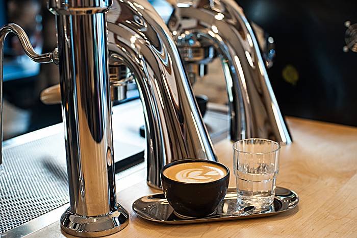 Buenos días #coffeelovers! Aterriza en el centro de #Madrid una nueva cafetería de especialidad 👉 <a href="/MisionCafe/">Misión Café</a>  Los compañerxs de <a href="/cevichesandia/">ceviche de sandia</a> nos cuentan su experiencia bit.ly/2GIaFtU