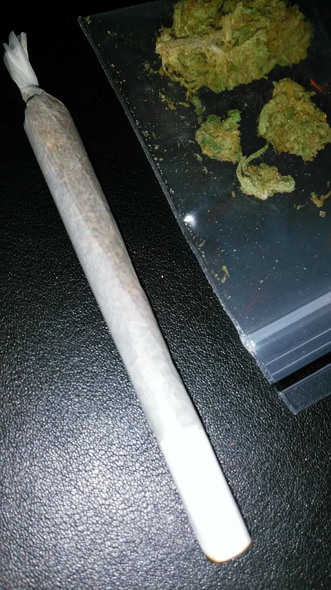 OneFallenAngelM's tweet photo. ~ Goodmorning ~
#TimeToMedicate #MedicalCannabis #Kush https://t.co/eYiXNTuI3j