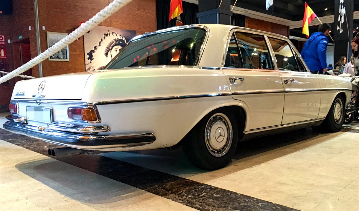 mospotter84's tweet photo. Mercedes Benz 280 SE W108 #mercedes #mercedesbenz #mercedesw108 #w108 #classiccars #classiccar #vintagecar #vintagecars #oldcar #oldtimer #cochesclasicos #carspotter #carspotting #tbt @MBenzEspana https://t.co/1eJtPGQpWM