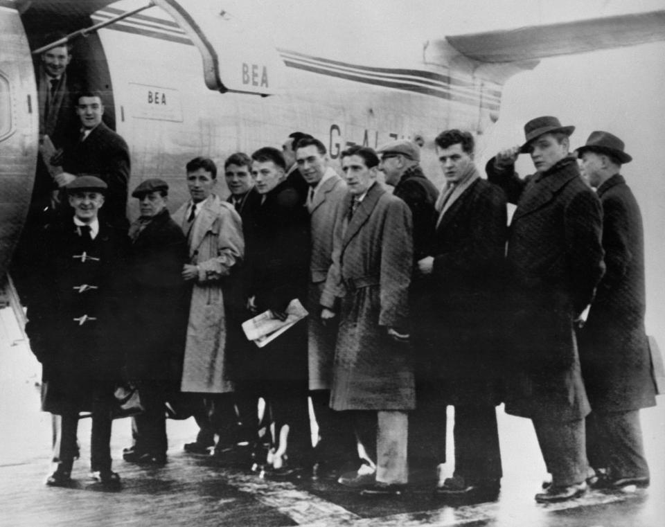 e_nottmforest's tweet photo. 60 years ago today 21 people lost there lifes in a horrific plane crash including 8 Players! #remember21 #MunichAirDisaster #mufc #rip https://t.co/RtzW46agyH