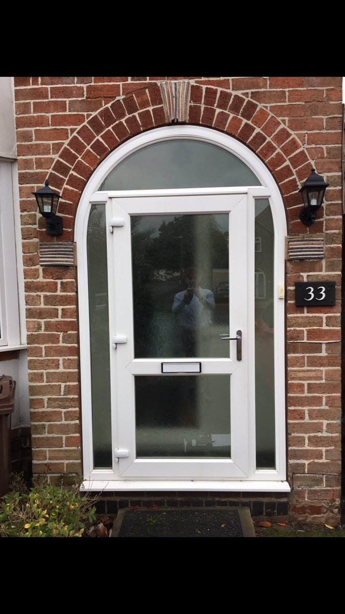BirminghamGlass's tweet photo. #TransformationTuesday - Check out this wonderful transformation recently undertaken by our team. Our customers are highly satisfied with their new Composite Door Combination. Before and After photos! #birminghamglass #compositedoor #frontdoor #transformation https://t.co/1aWSRYJ4AC