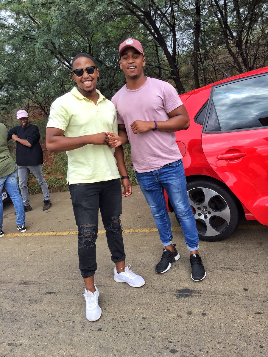 lovehlowniee's tweet photo. Black Boy Fly
#040218 #BlackMenSmiling #TractionOffSA #BreakfastRun https://t.co/vhZjZzirDp