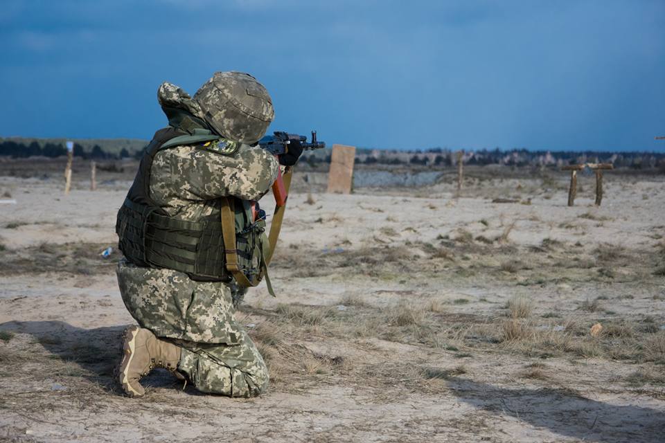 DefenceU's tweet image. Наші захисниці складали іспити зі стрільби.
Пишаємося нашими жінками!
#militarywoman #army #UA #ArmedForcesofUkraine