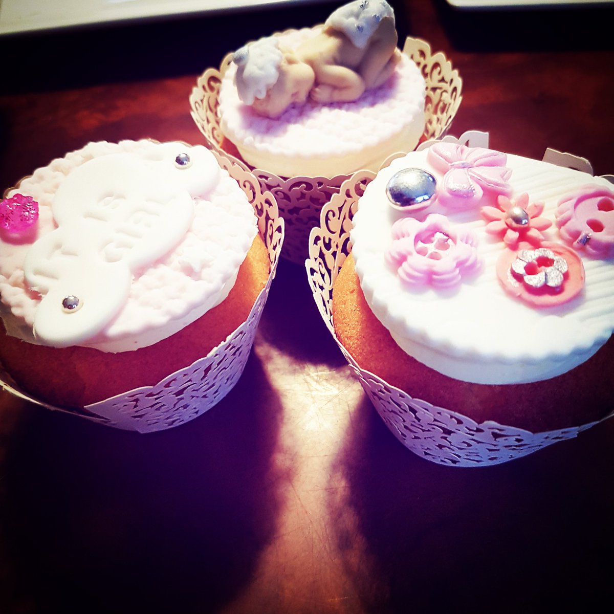 originaliris's tweet image. About last weekend... #babyshower #cupcakes #cardsagainsthumanity #babysagainstparenthood