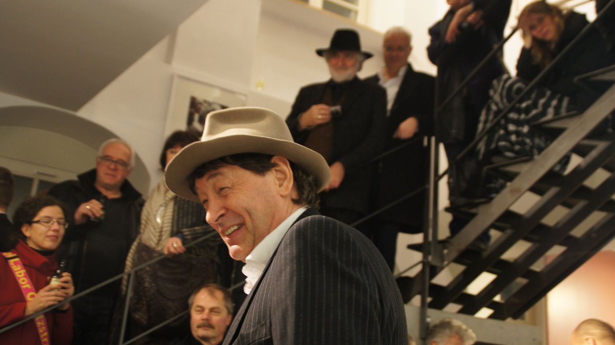 #Kunst #Ausstellung "Schnee von gestern" in der #Galerie John Holger #Dresden ist noch bis zum 18.02.2018 tgl. von 11-19 Uhr geöffnet.  Beeindruckende Auswahl an #Kunst der DDR Vorwendezeit, präsentiert in privater Galerie, kostenloser Eintritt. Hingehen! neustadt-ticker.de/60752/aktuell/…