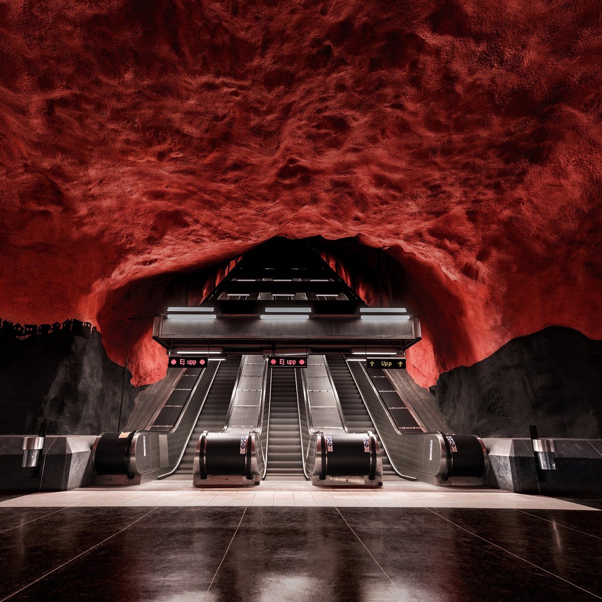 viewstockholm's tweet photo. Solna Centrum A forest runs the length of the walls, reflecting artists Karl-Olov Björk and Anders Åberg’s political #statement on the environmental movement backing 1975. The sky is blood red but while the scenes look idyllic at first glance
#solnacentrum
Photo @midefons‘s https://t.co/bYJsZYwJhE