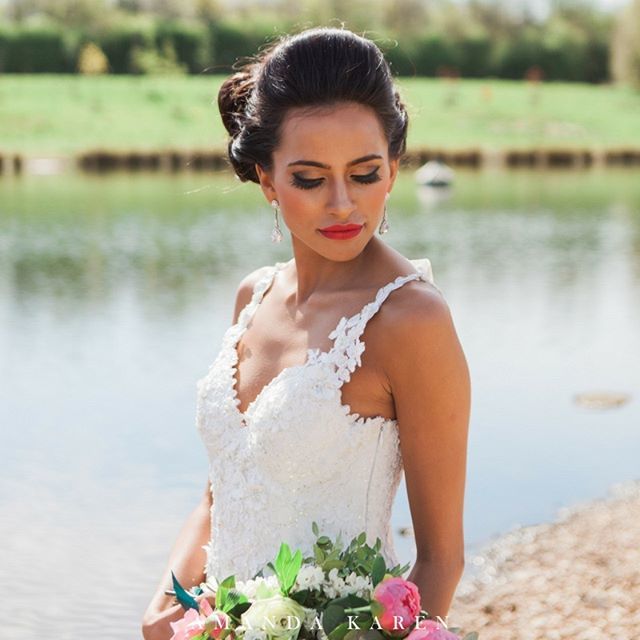 Having a little throwback moment today and dreaming of summer shoots such as our gorgeous Green &amp; Gold Luxury Woodland Shoot! 
The colours just seem so bright and vibrant when the sun shines! .

<a href="/DesiBrideDreams/">Desi Bride Dreams</a> | <a href="/Ananyacards/">Ananya Cards</a> | <a href="/sydonniecousins/">Sydonnie </a> | <a href="/hamil/">hamil</a>… ift.tt/2GTZ2jF