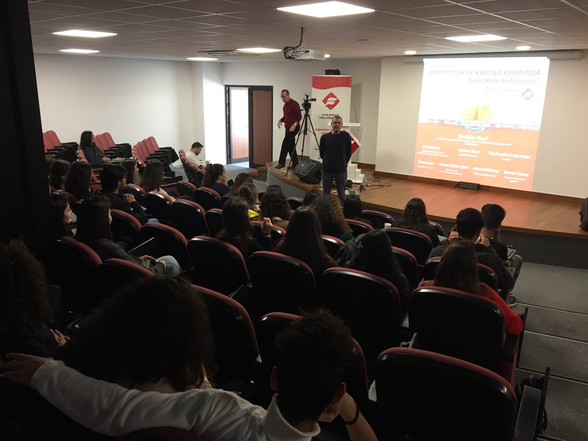 EMRAHADAKLI's tweet photo. @FinalUniversity #Girişimcilik ve #Kariyer Kampı’nın ikinci gün programı Sosyal Hizmet Uzm. Gençlerin Barış Ağabeyi Barış Başel ile başladı. https://t.co/b0yaT49phW