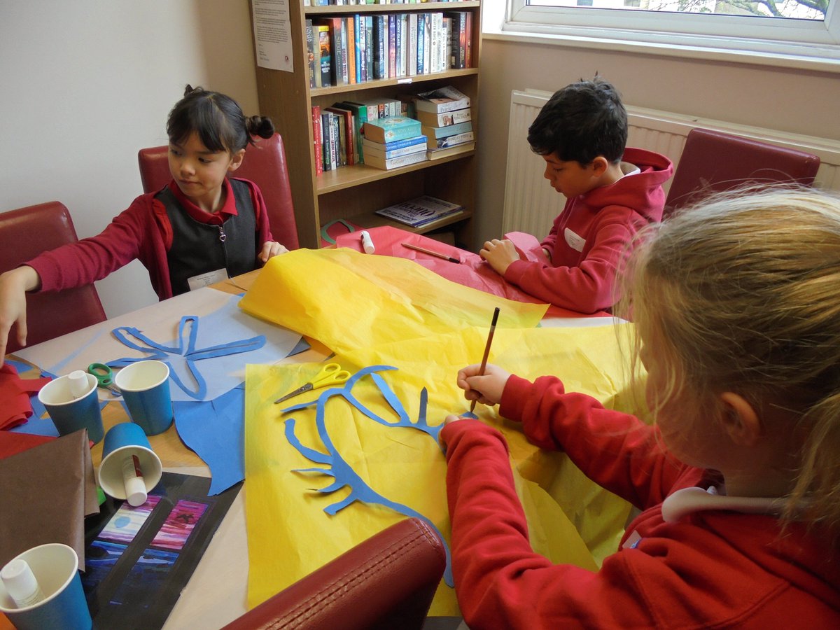 SouthvillePri's tweet photo. Working in the Community
Last week 6 children from Koala class went to Gaywood House to work with the residents to make a Window Wanderland display. https://t.co/0bjhhbTaMN