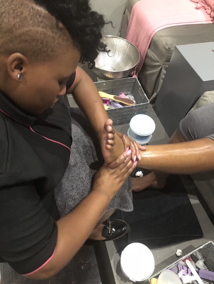 ZarLushh's tweet photo. Don’t get caught with bad nails, ever! The Zarlush pedicure👌🏾🙌🏾
#Zarlush #Unisex #BeautyBar #Spa #Hair #Massages #Nails #Pedicure #NailTreatments #ZarlushMan #LushMan #NewBusiness #BlackOwned #WomenInBusiness #Entrepreneurship #BlackBusiness #BlackBiz #Parkhurst #Joburg https://t.co/qRYN3LIj1g