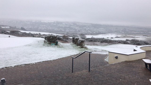 The Clubhouse is open for drinks, breakfasts and light lunches until 2pm, but the course is presently closed.