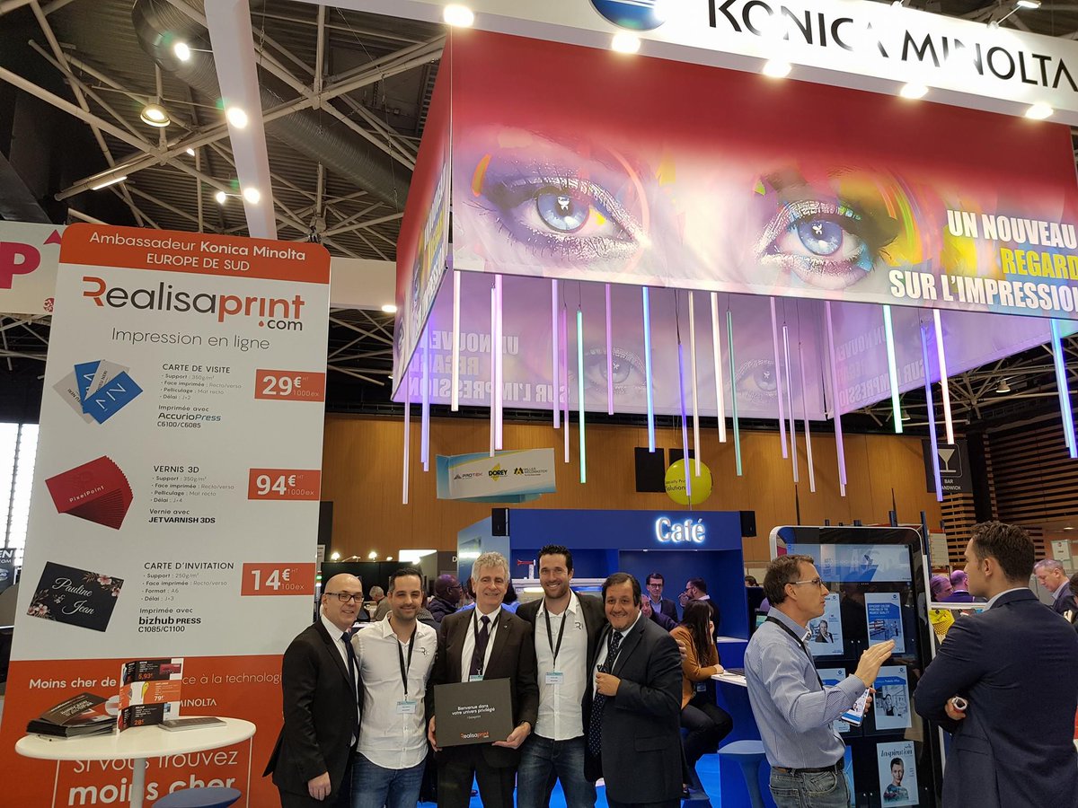 Signature de la première AccurioJet KM-1 en France ! Realisaprint.com devient ambassadeur Europe du Sud de @KonicaMinoltafr ! En direct du salon <a href="/Salon_CPrint/">Salon C!Print</a>