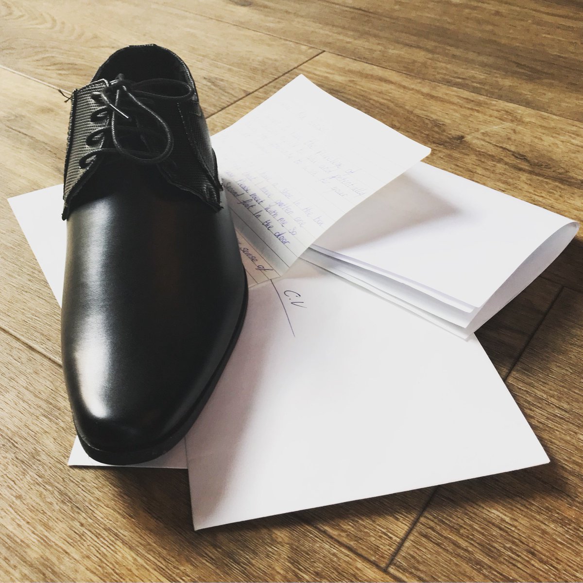 Deverell_Smith's tweet photo. When you REALLY want to get your foot in the door....this candidate sent us their shoe! #propertyjobs #originalcv #meettherightpeople https://t.co/wrXy9idFm6