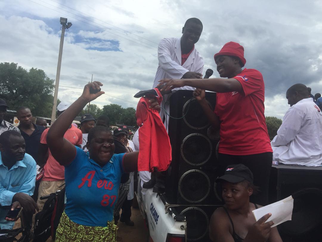 ExideZim's tweet photo. Every moment with Exide is always an Exiding one. A great time we had in Chiredzi ! Roadshow was POWERED BY EXIDE
#POWEREDBYEXIDE
#EXIDETHEBATTERYOFCHOICE https://t.co/DMyYmOgofL