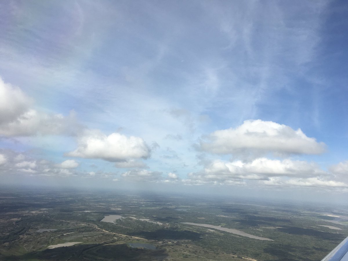 JauaMiranda's tweet photo. Cruzando el Rio Apure, a conmemorar los 200 años de la Toma de las Flecheras. 50 llaneros, cruzaron el río a caballo y tomaron las embarcaciones españolas en San Fernando,  bajo la mirada orgullosa de Bolívar y de Páez.  Ese coraje es el que llevamos en la sangre y en alma. https://t.co/C31g84yh6h