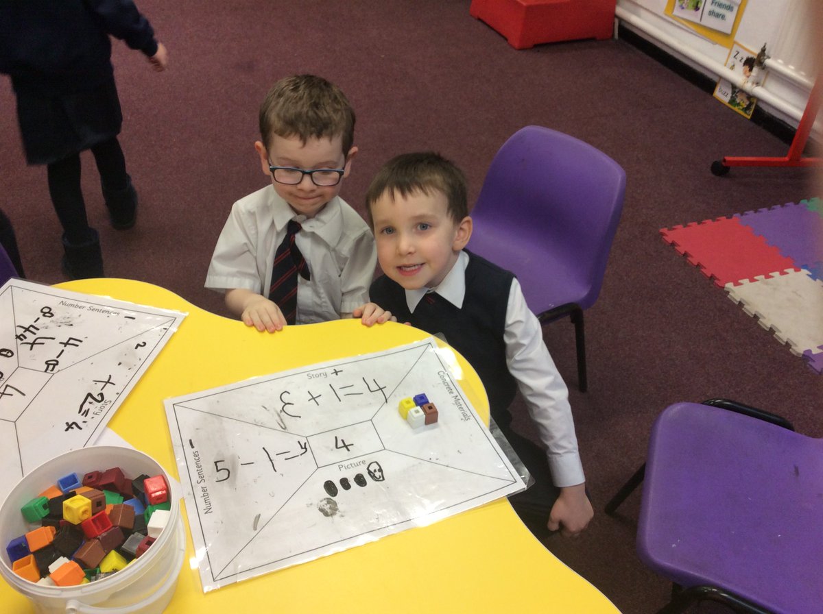 Rashielea_PS's tweet photo. Primary 1 have been exploring the number 4 using their thinking boards @AttainRen #numeracy  #ThinkingBoards #sharinglearning https://t.co/JArFfIlTe1