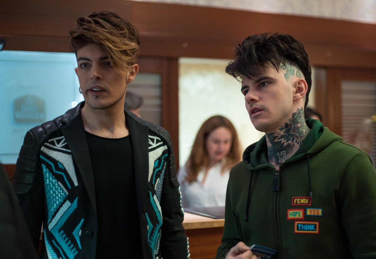 TheKolors's tweet photo. Oggi @frafacchinetti ci ha fatto uno scherzo dicendo che eravamo eliminati perché una radio regionale aveva passato #Frida per sbaglio!!! Ecco la faccia che abbiamo fatto appena appresa la notizia. Preparati FAKKO perché la pagherai😄👹
-6 ore a #Sanremo2018 https://t.co/spHza2i8Yl
