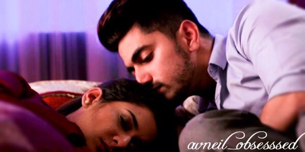 Farihaa2000's tweet image. &quot;Protecting his girl by a kiss&quot; 😭😍

#hubbygoals #Naamkarann