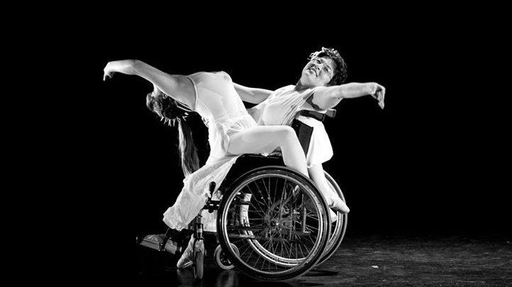 UnHandicap's tweet photo. Au foyer pour adultes en situation de #handicap de Blanche de Fontarce, à #Châteauroux,  la danse intégrée fait un carton. Cette activité réunit handicapés et  valides autour de la #danse.. https://t.co/Of4I28jSQG https://t.co/7zzaDZjSIo