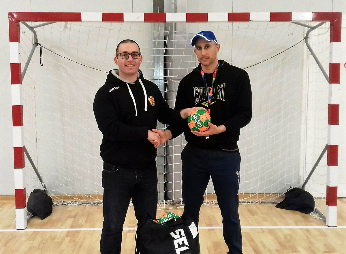 PSCMalta's tweet photo. We are pleased to announce that we have donated 20 #Handball balls to the newly launched San Andrea's School Handball Academy. Good luck to all the young athletes and coaches involved #SanAndreaPhoenix #Future @clifton_grima @SportMalta @RyanCallus https://t.co/uijnPLPagT