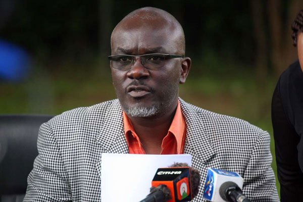 NationBreaking's tweet photo. LSK PRESIDENT Isaac Okero criticises State for disobeying court orders to produce Miguna and for moving him outside Nairobi. https://t.co/ULw5UoHts5