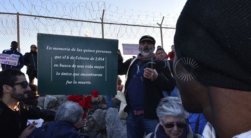 Cuatro años de la Tragedia de Tarajal, donde 15 migrantes perdieron la vida intentando llegar a territorio español. Hay responsables políticos, víctimas a las que recordar y familias que buscan Justicia #DíaVíctimasdelasFronteras