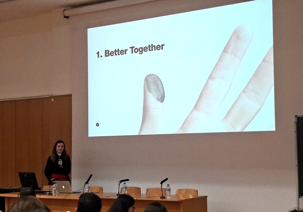 DesignersPI's tweet photo. ¡Segundo día de #InchFest!

La primera ponente del martes, de @Designit_ES, nos da 10 consejos para el diseñador, su trabajo y su día a día. https://t.co/13XPxyaFrV