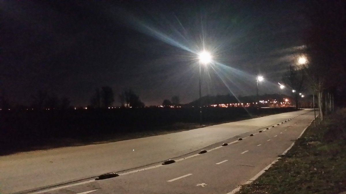 LightBlue_Solar's tweet photo. Las #FarolasSolares #LightBlueFS30L iluminan los accesos a Villalbilla desde #Burgos mejorando la #SeguridadVial en #carreteras.
#EficienciaEnergética #AlumbradoPúblico #Iluminación #LED #EnergíaSolar
https://t.co/MObkyQmA3l https://t.co/F2AvFFJja6