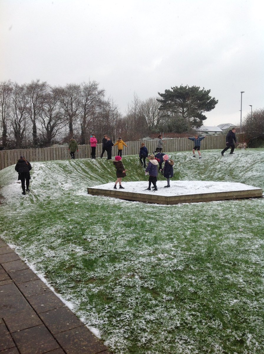 StIsseySchool's tweet photo. No wet play today! Snow inspired active playtime. #activeschools #stisseyrocks https://t.co/CkyJXNT5Qp
