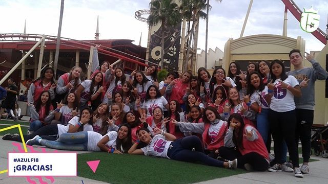 EnjoyQuince's tweet photo. El grupo #azulF18 deja #disney pero no termina su viaje!
🏖️#miamiBeach allá van! Playa, City Tour, fiestas exclusivas...tenemos todo planeado!☀
💕¡Gracias chicas por su buena onda! ❣️ https://t.co/WarmbgRLlw