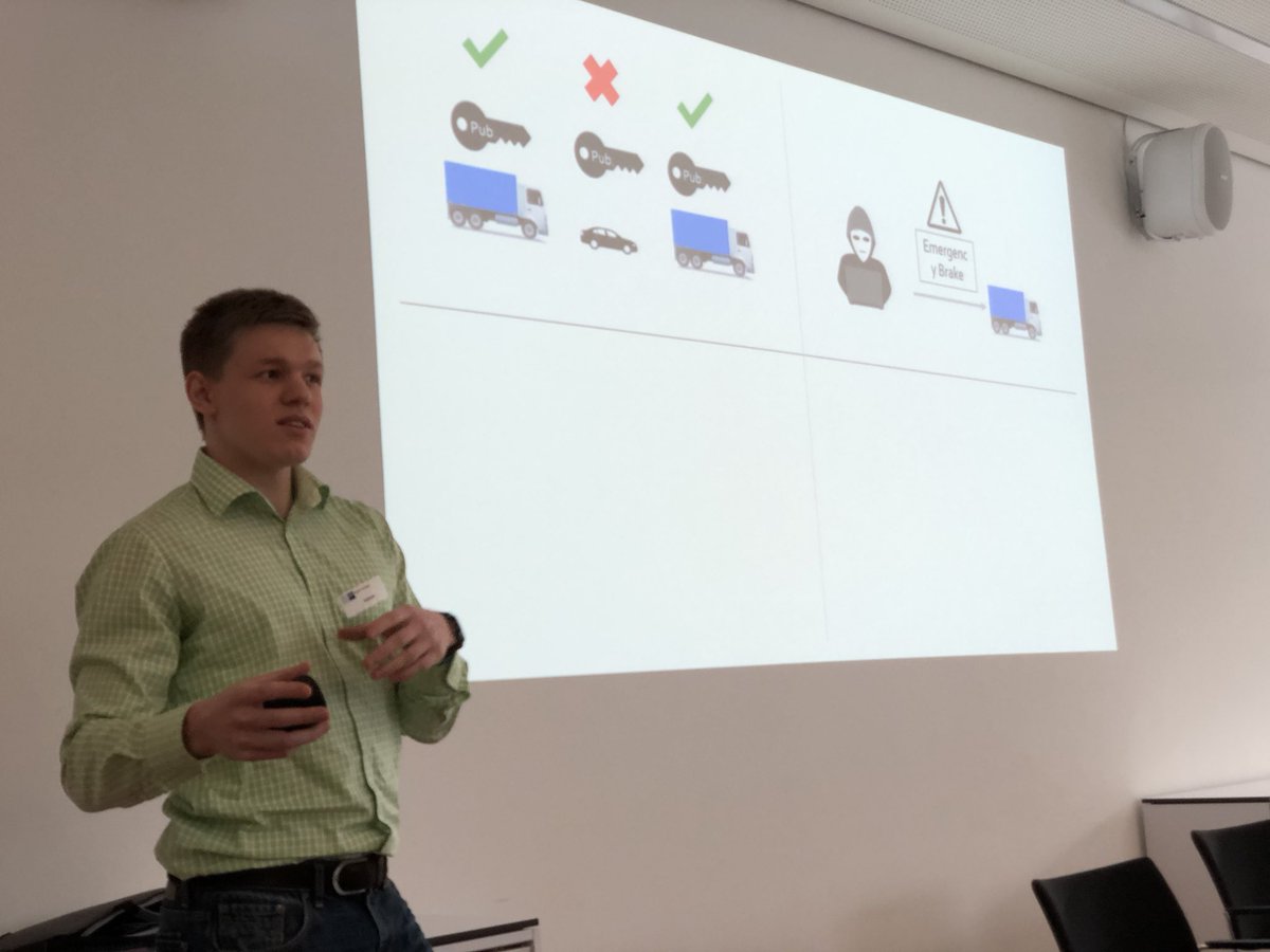 katreiber's tweet image. VML Platooning präsentiert ihr Projekt vom #hackbc18 bei der #IHK_BLOCKCHAIN