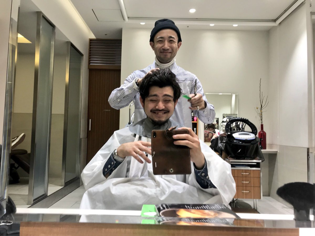 石井正樹 顔濃い美容師 柏サニーズの美容師 5歳を実現するサロン セミナーの後は久々に栗にカットしてもらいに新宿へ 相変わらずカットが上手く シャンプーしてくれたゆうたくんも指の感じが凄く気持ちいい 美容室ってやっぱりいい場所だ