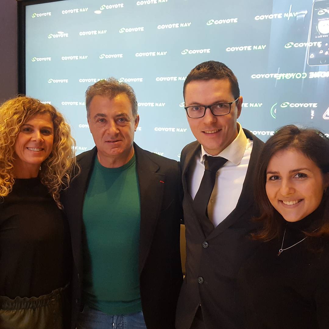 Pave_Davide's tweet photo. Oggi in Bou-tek parliamo di sicurezza  stradale, il dispositivo Coyote Nav+
è  in grado di segnalare tutor ,autovelox ed informa l utente anche su parcheggi disponibili nelle vicinanze , 
Con noi oggi il testimonial Coyote Jean Alesi
#coyote #boutek #Alesi #sicurezzastradale https://t.co/AKqsLygLQL