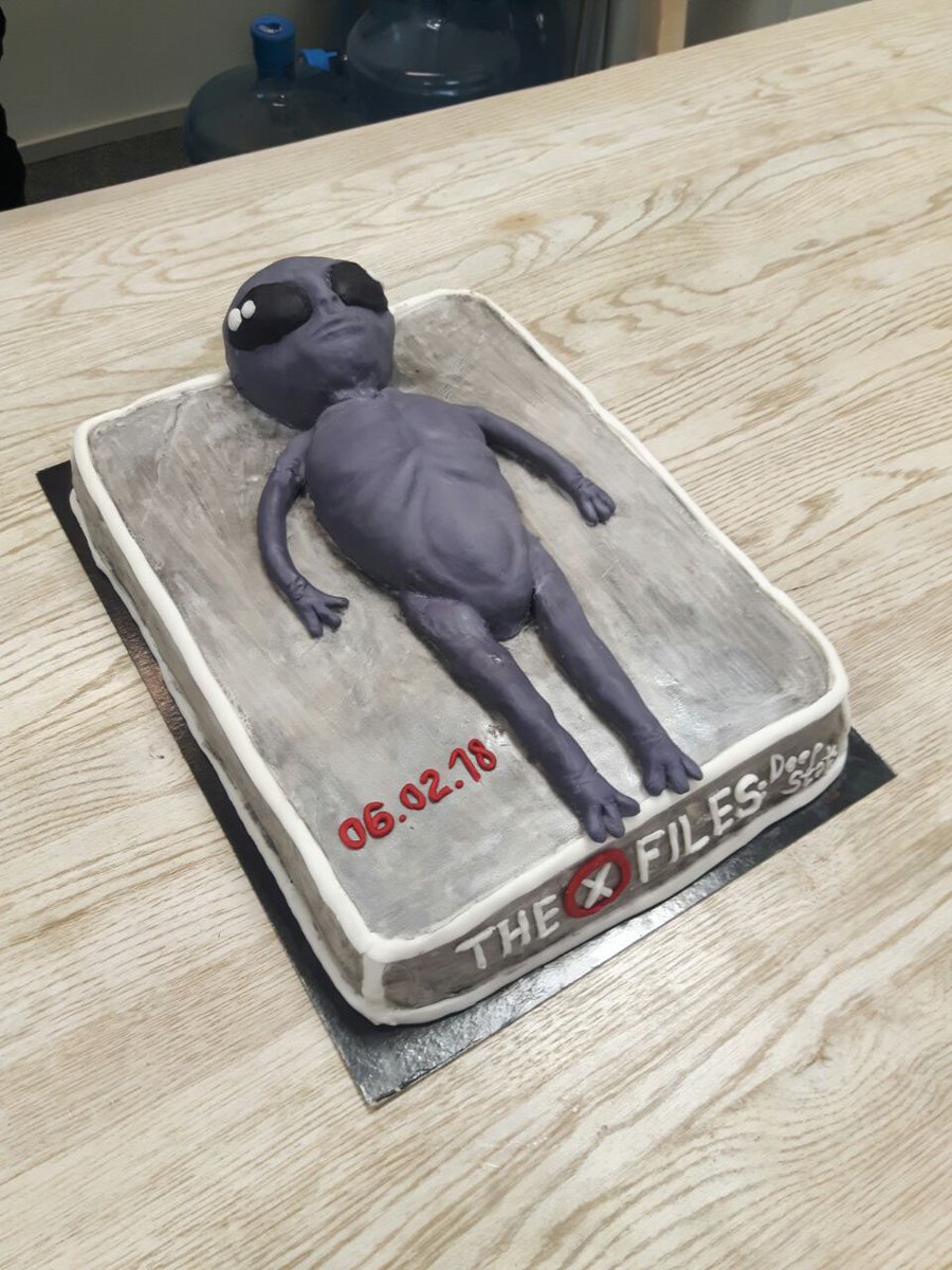 QueenDramatizer's tweet photo. Just a common captured alien for breakfast [vegan-friendly if that matters]. Come along, people. Nothing to see here...
#deespstate #xfiles #xfilesdeepstate @xfilesgame https://t.co/ff3HS4wbOQ