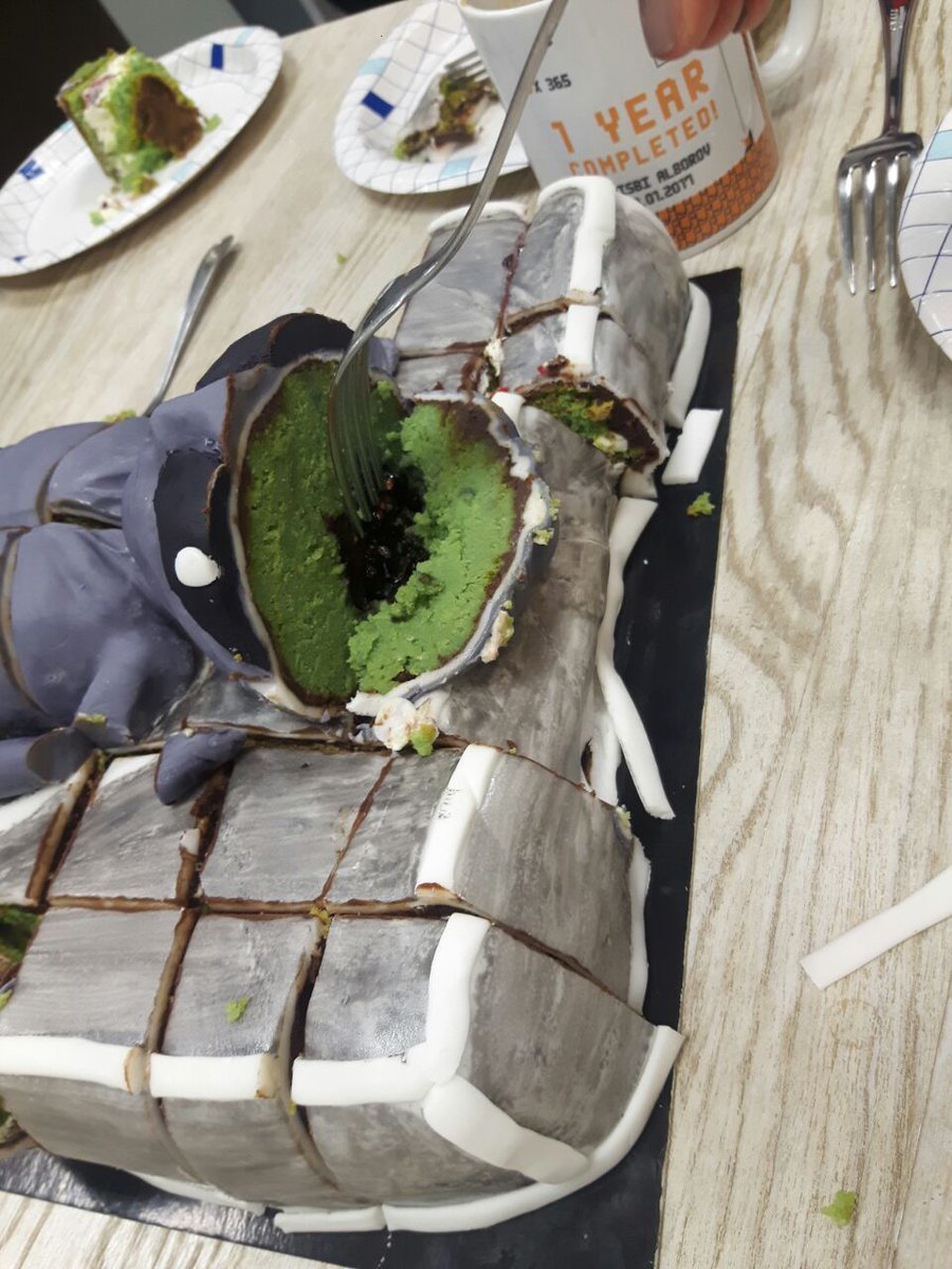 QueenDramatizer's tweet photo. Just a common captured alien for breakfast [vegan-friendly if that matters]. Come along, people. Nothing to see here...
#deespstate #xfiles #xfilesdeepstate @xfilesgame https://t.co/ff3HS4wbOQ