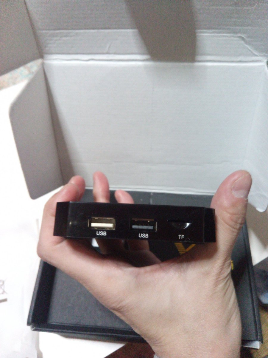 kinggulf777777's tweet photo. 手ブレすみません USB2つあるわ、接続はHdmiだわ、Lanケーブルあるわ。一応Wifiもあるけど、法律的にアレなんでね(´・ω・`) #x96mini #android #tvbox #ガジェット #gearbest https://t.co/9y1ev0DOhV