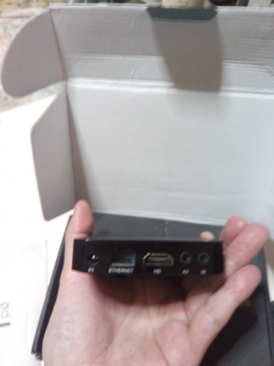 kinggulf777777's tweet photo. 手ブレすみません USB2つあるわ、接続はHdmiだわ、Lanケーブルあるわ。一応Wifiもあるけど、法律的にアレなんでね(´・ω・`) #x96mini #android #tvbox #ガジェット #gearbest https://t.co/9y1ev0DOhV