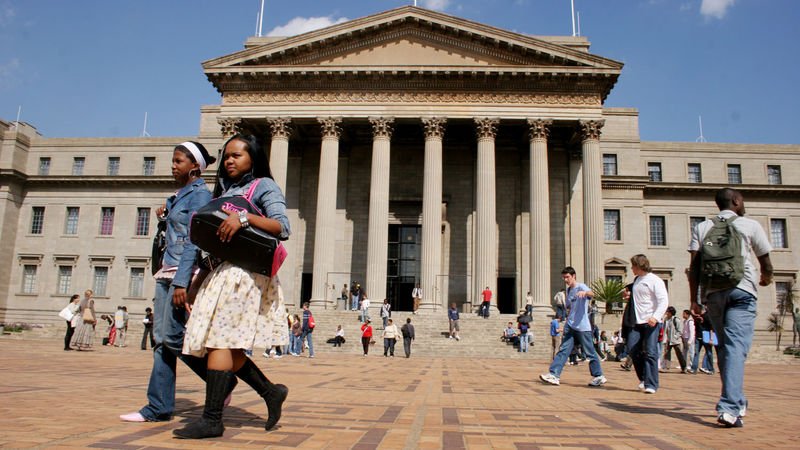 vow_881's tweet photo. [NEWS] WITS UNIVERSITY extends registration for specific faculties  
To hear which faculties have been extended, catch our 1pm News 
#2018registration #VowFMNews https://t.co/1p7FSufw5I