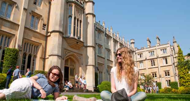2 образование за рубежом. Richmond университет. Richmond, the American International University in London. University of Richmond факультеты. Лондонский университет журналистики.