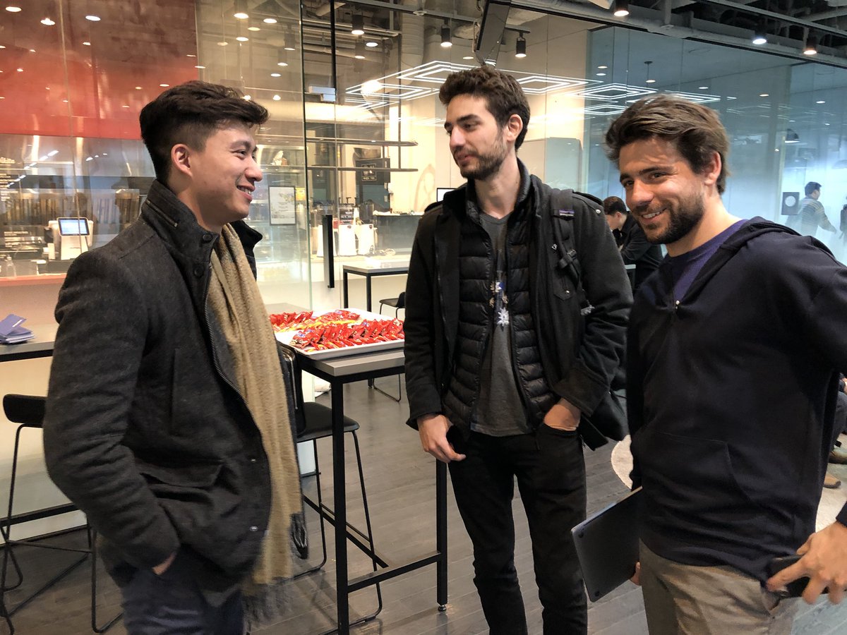 aelfblockchain's tweet photo. Meeting the @decentraland team at the meet up🎉🎉 https://t.co/DiuRoIEicC