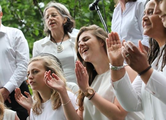 Singing is fun! Enjoy it with others and make new friends. Join <a href="/poplarsingers/">Poplar Singers</a>  Poplar's first community choir. Monday's 7 - 8.30pm. The Cabin, St. Leonard's Rd. E14 0QU
Call Hannah  07815536273/
poplarchoir@gmail.com
#pplr
