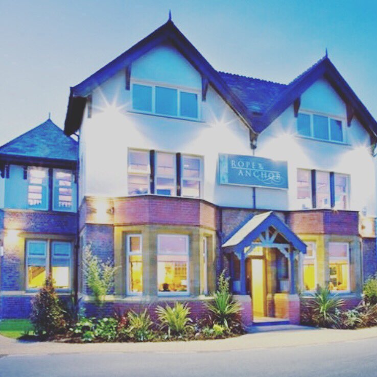 Rope_Anchor's tweet photo. Our cosy lunch is the perfect answer to this winter chill. ❄️  ❄️ ❄️ 
Don’t let the snow put you offer we have cozy fires to keep you arm whilst you enjoy our tasty menu @JWLeesBrewery @SOHALE01 @RealCheshireSet @GoodFoodGuideUK #countypub #Cheshire #pubs https://t.co/XAGbrN7F1P