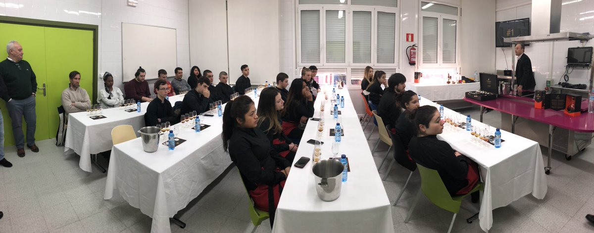 ostalaritzagal's tweet photo. Hoy cata brandy de #Jerez #bodegas @Osborne_es. Imparte Emmanuel Dupont-Machet  estupenda máster class promovido por @abbizkaia para alumnado 1Servicios @ostalaritzagal #aprenderhaciendo #ikastekogosez @FPeuskadi @jarevalo_FP  @tknika @GDKOUdala @GaldakaoDendari @IkaslanBizkaia https://t.co/dTzaqvPvCd