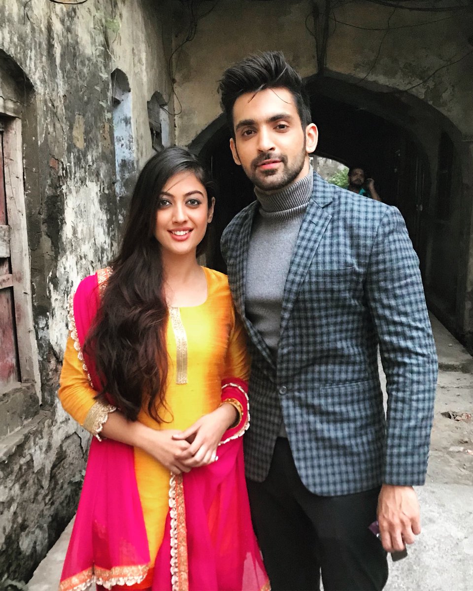 arjitaneja's tweet photo. Meera And Vivaan! Keep watching Kaleerein @zeetv 👀❤️ #BehindTheScenes #Outdoor #Patiala https://t.co/56DxoUhttx