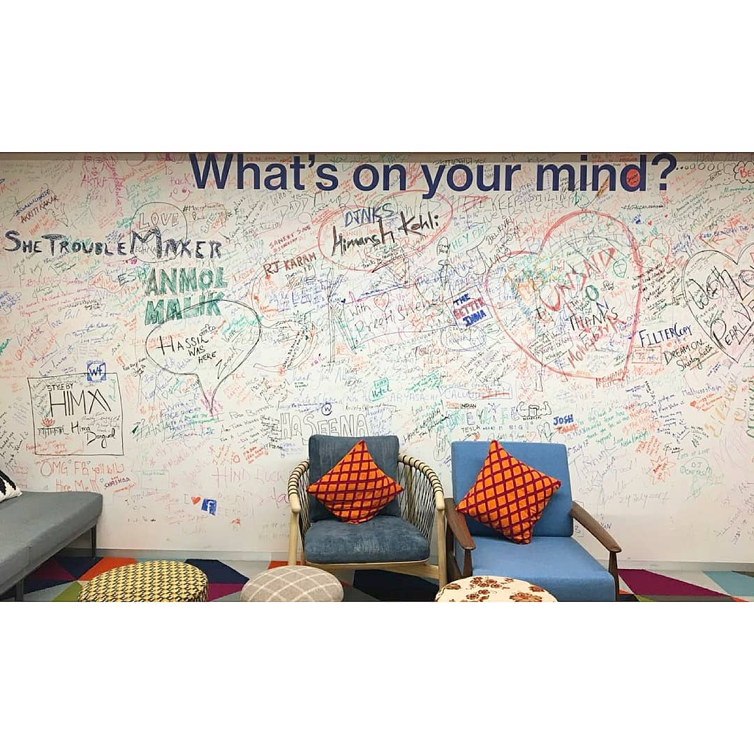 TheWittySingh's tweet photo. Spot #RJKaram on the #FacebookWall 😁
Slide for "Mil gayaa Mil gayaa!" waala face! 😂
#FacebookOffice #Facebook #RedFM #RJKaram #Mumbai #Kaanphaad #RadioJockey #OrangeTurban Red FM https://t.co/SDwMKnUx7K