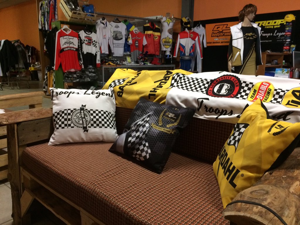 troopsracingmx's tweet photo. Abbigliamento off road personalizzato 100% Fatto in Italia #customgear #vmx #madeinitaly #legends #riders #staytuned #followus #mxgear #mxapparel #motocross #mx #enduro #downhill #bmx #freestyle #freeride https://t.co/j0Il50MqXd