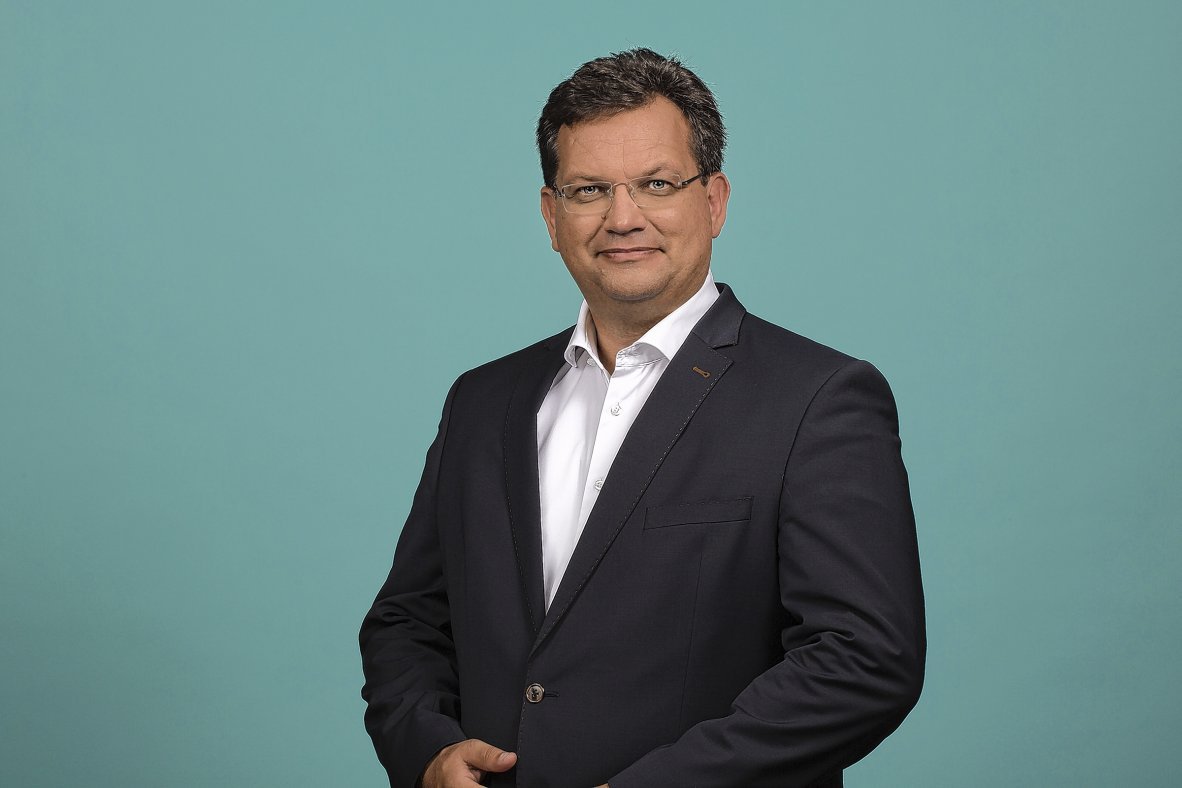 Tweede Kamerlid Jaco Geurts in Woudenberg WOUDENBERG Tweede Kamerlid Jaco Geurts (CDA) zal maandag 19 februari aanwezig zijn tijdens een bijeenkomst in Woudenberg met als thema 'Boer zijn, Boer blijven!' Deze avond wordt... twib.in/l/5B7rgzkoyAry