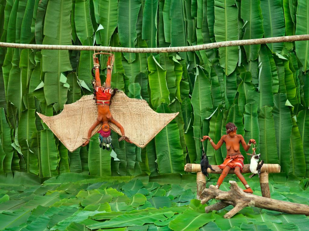 leica_camera's tweet photo. Dive in into the colourful world of "the Walés" in the African jungle and learn about their musical ritual when they become mothers for the first time. #LOBA2017 finalist Patrick Willocq shows and tells us this story in his book "Songs of the Wales" : https://t.co/qlfVaLklvd https://t.co/xkKiz9to1R
